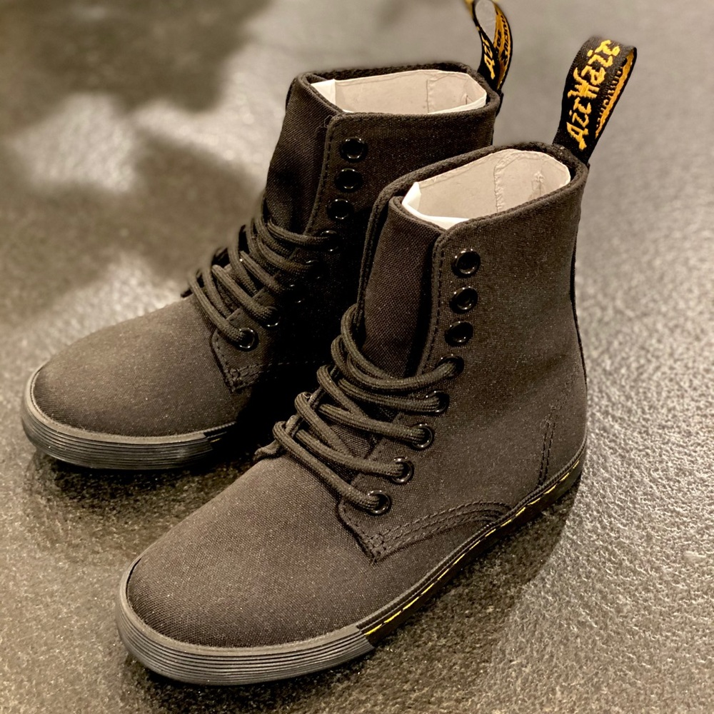 NEW  size 11T Dr. Martens, black canvas.